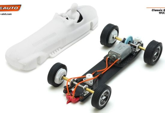 Preview: Scaleauto 1:24 Classic AR 12C Bausatz White Kit SC-7152